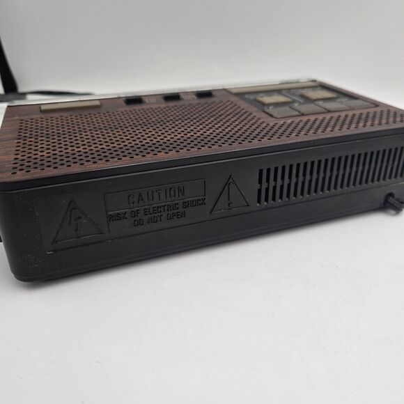 Vintage LLOYD’S AM/FM Electronic Digital Alarm Clock Radio J204B Tested Works - Picture 4 of 10